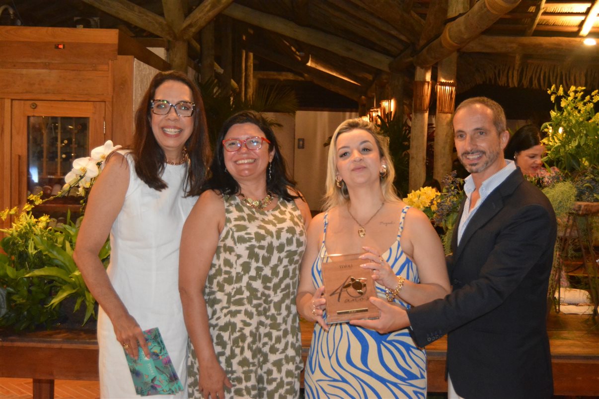 Flavio Louro, da EHTL, entre Maria Helena Santana e João Corte-Real, do Tivoli