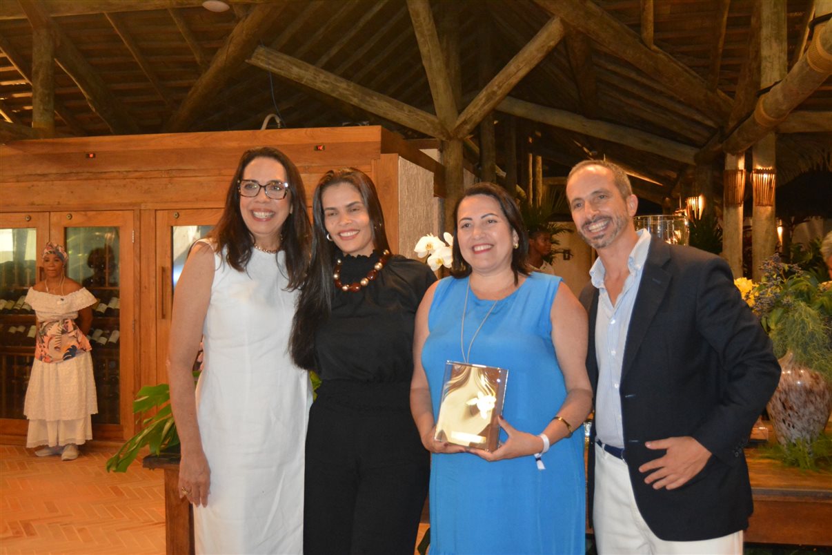 Flavio Louro, da EHTL, entre Maria Helena Santana e João Corte-Real, do Tivoli