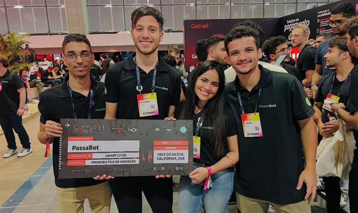 Equipe do projeto Passabot, durante a cerimônia de anúncio dos vencedores da 13ª edição de Campus Mobile