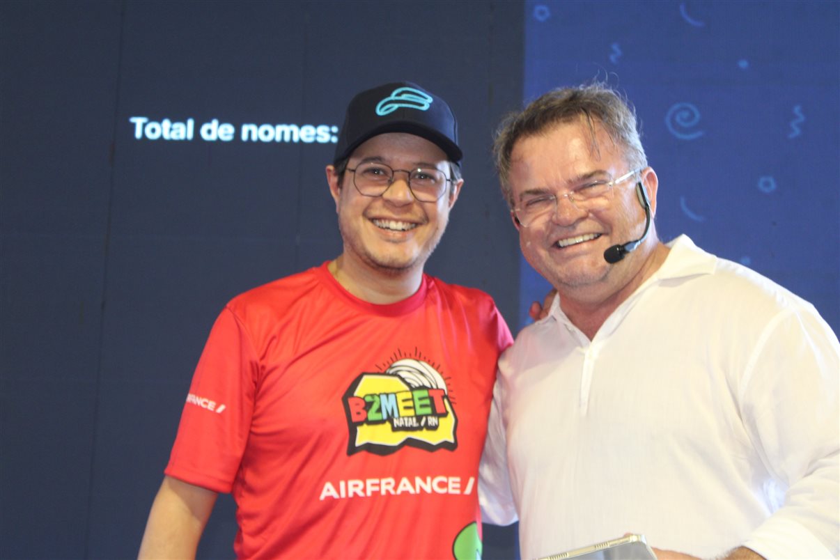 Emocionada, Dani Meirelles, CEO da Frt, agradeceu aos agentes, parceiros e equipe