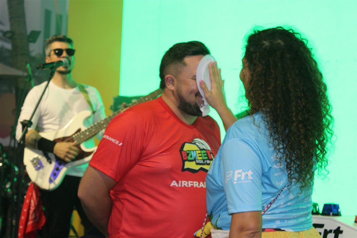 Emocionada, Dani Meirelles, CEO da Frt, agradeceu aos agentes, parceiros e equipe