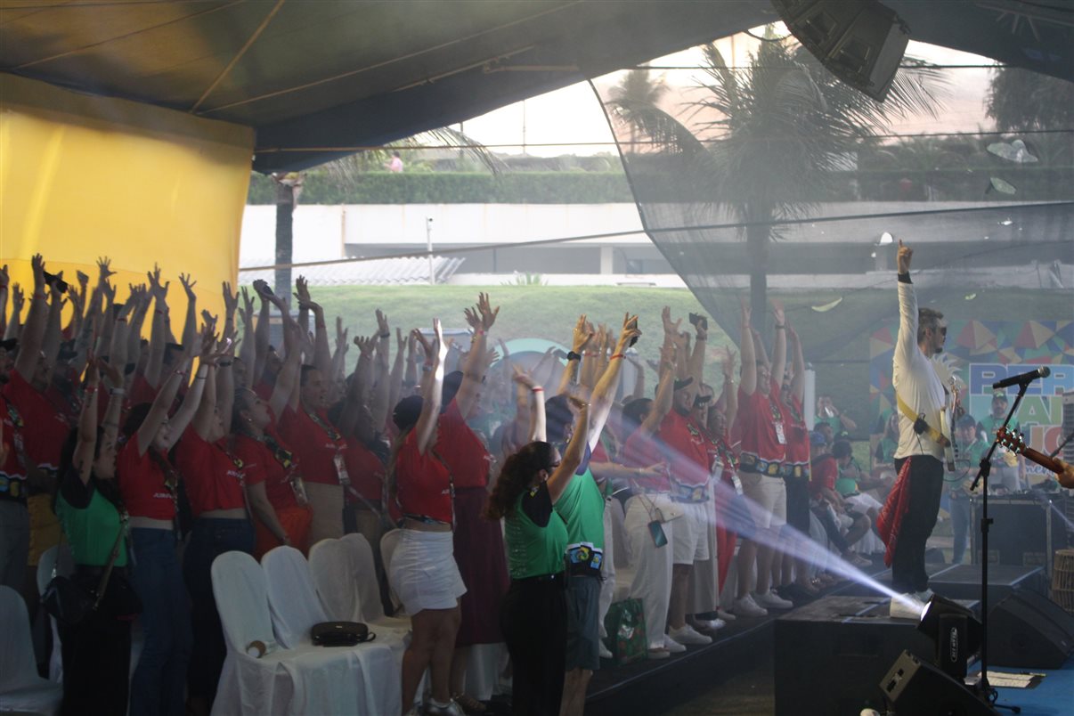 Emocionada, Dani Meirelles, CEO da Frt, agradeceu aos agentes, parceiros e equipe