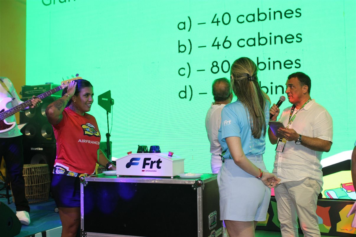 Emocionada, Dani Meirelles, CEO da Frt, agradeceu aos agentes, parceiros e equipe