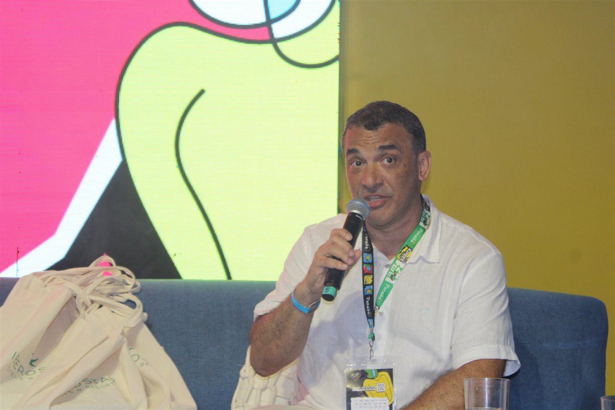 Emocionada, Dani Meirelles, CEO da Frt, agradeceu aos agentes, parceiros e equipe