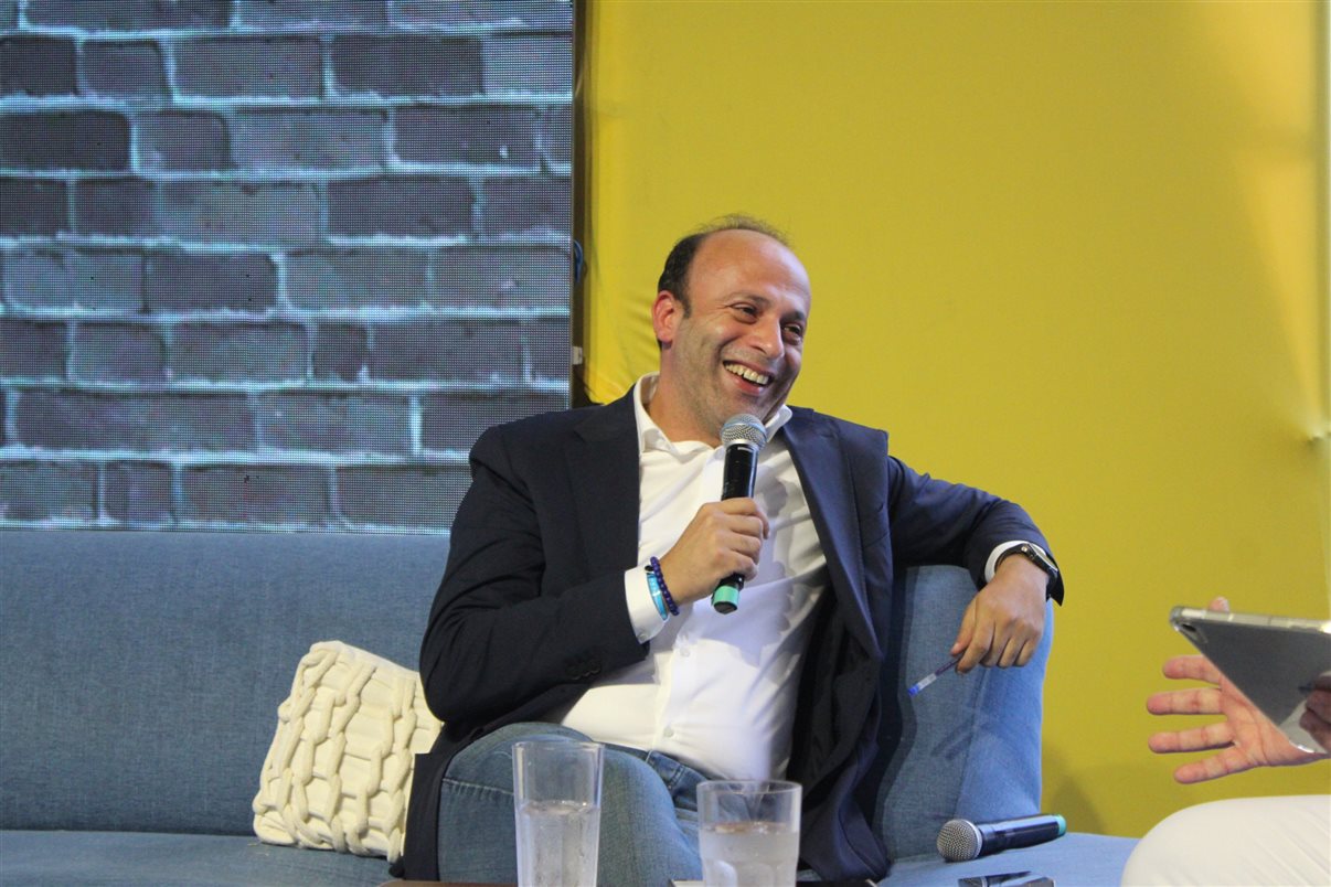 Emocionada, Dani Meirelles, CEO da Frt, agradeceu aos agentes, parceiros e equipe