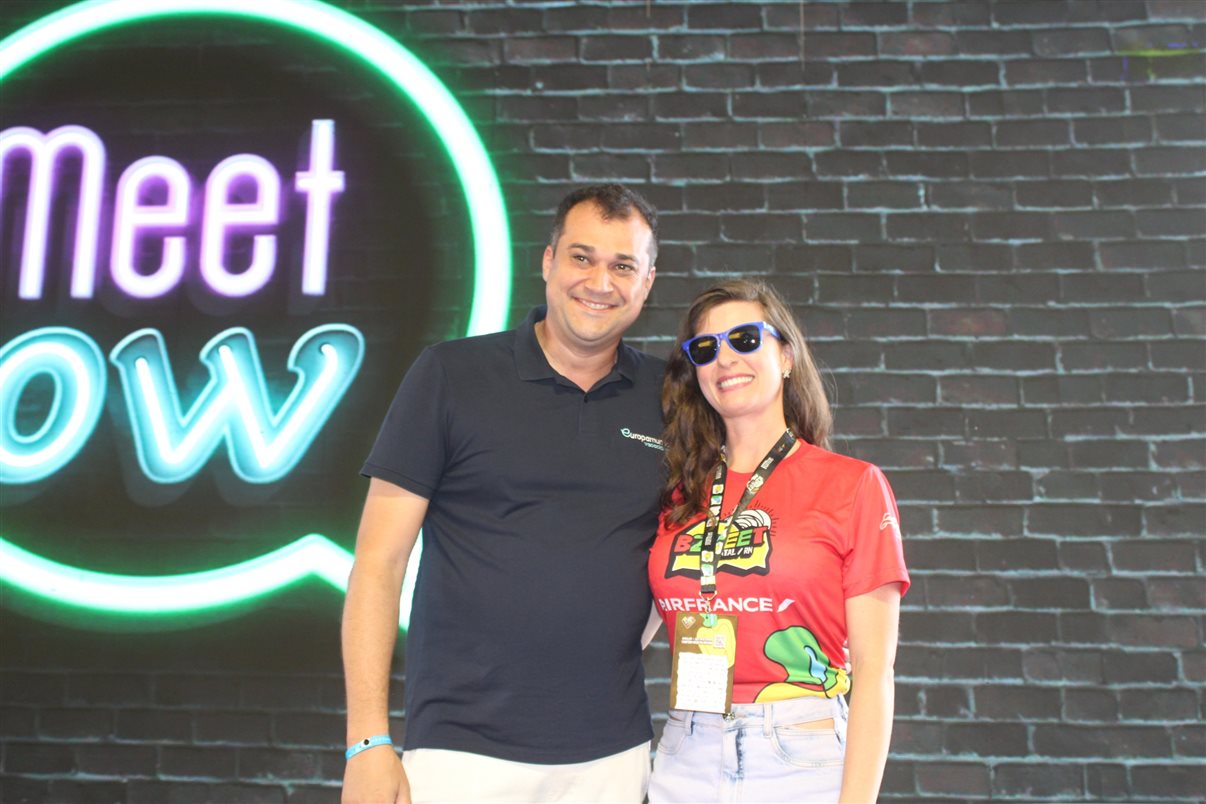 Emocionada, Dani Meirelles, CEO da Frt, agradeceu aos agentes, parceiros e equipe