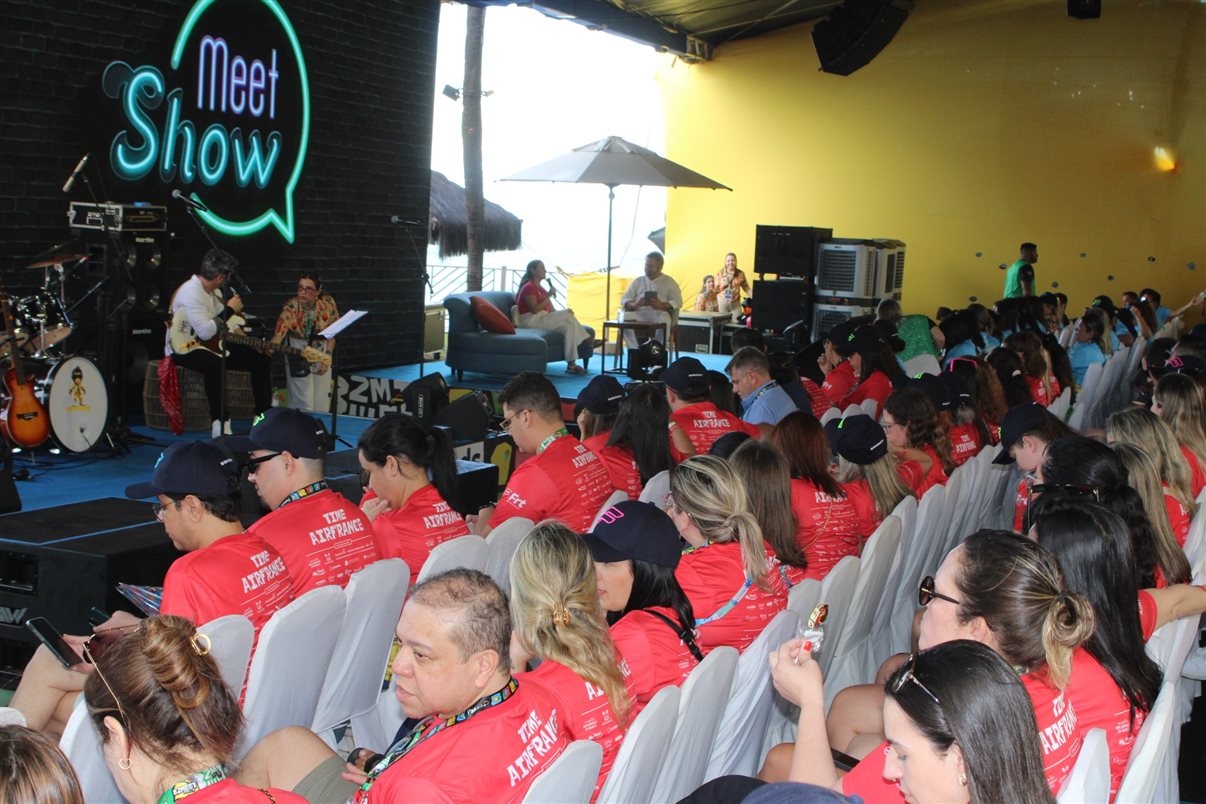 Emocionada, Dani Meirelles, CEO da Frt, agradeceu aos agentes, parceiros e equipe