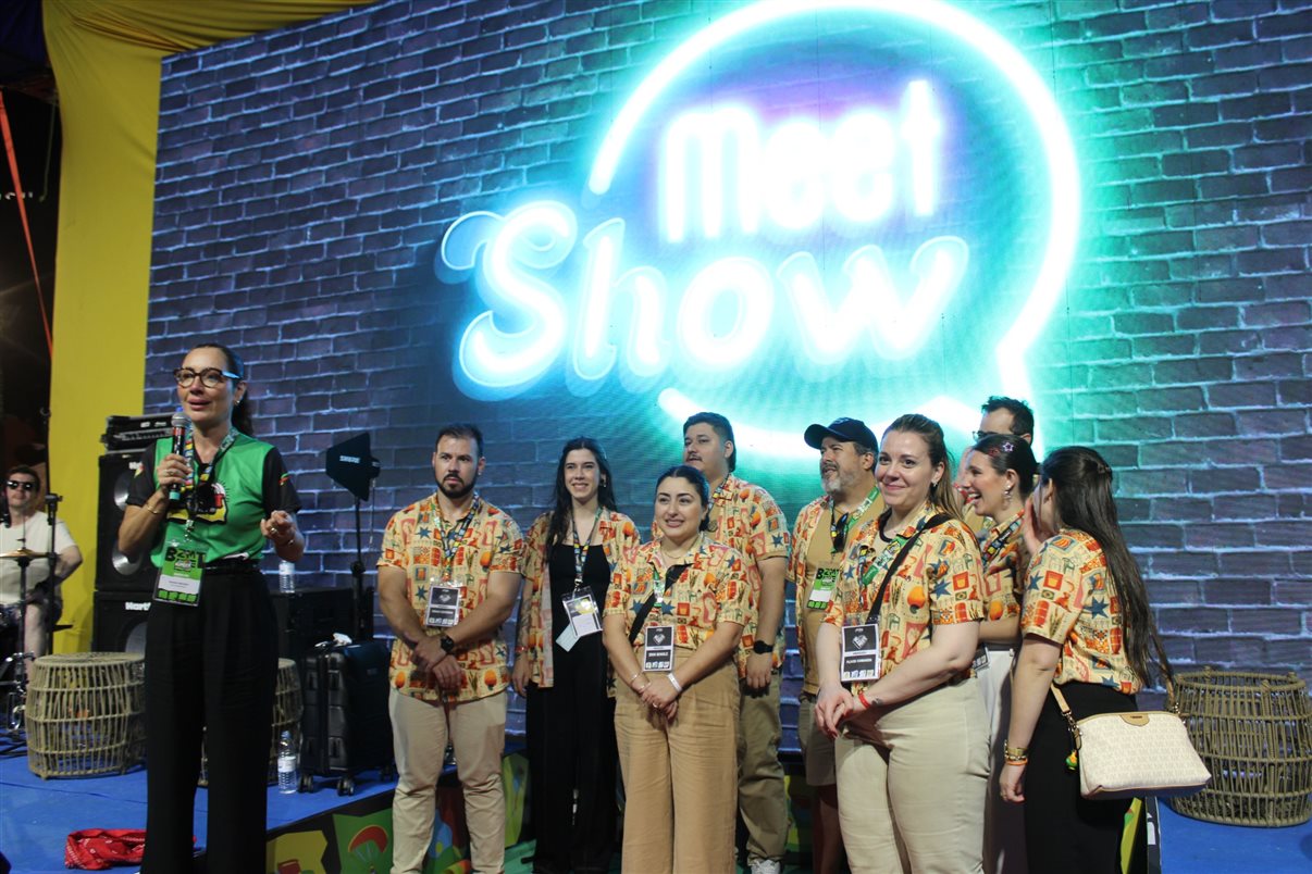 Emocionada, Dani Meirelles, CEO da Frt, agradeceu aos agentes, parceiros e equipe