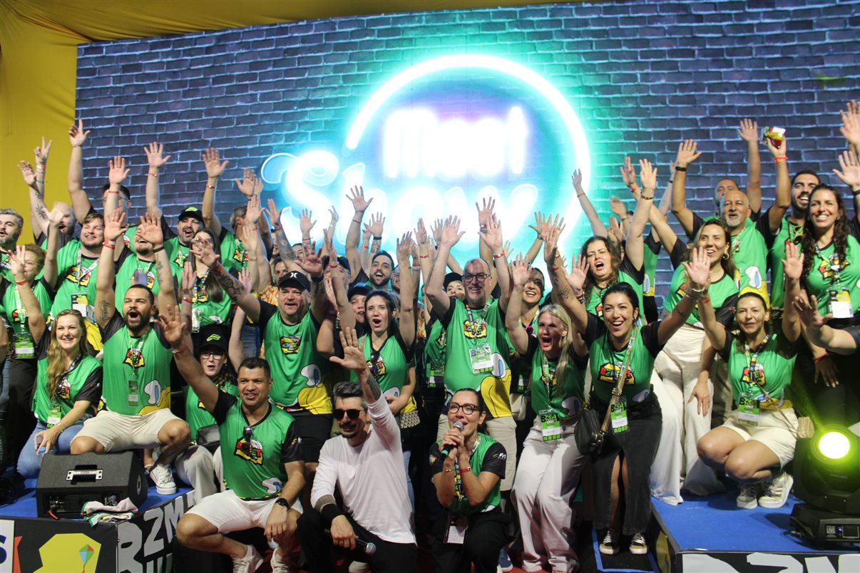 Emocionada, Dani Meirelles, CEO da Frt, agradeceu aos agentes, parceiros e equipe