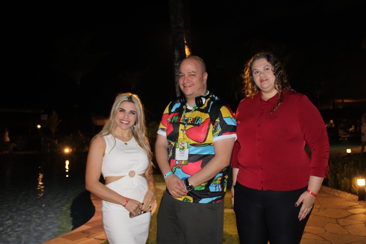 Diego Soares e Dani Meirelles, da Frt, Gabrielle Signor, da Brocker, Ricardo Bertolucci, secretário de Turismo de Gramado, com a Trupe de Natal 