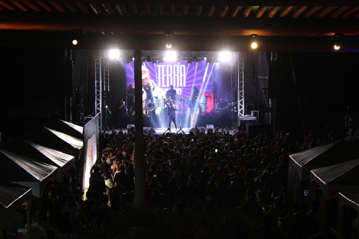 Diego Soares e Marcos Bizzotto, da Frt, Daniela Mesquita, da Secretaria de Turismo de Sergipe, Sergio Oliveira, da TopTur, e Kaio Ramon, da Secretaria de Turismo de Sergipe