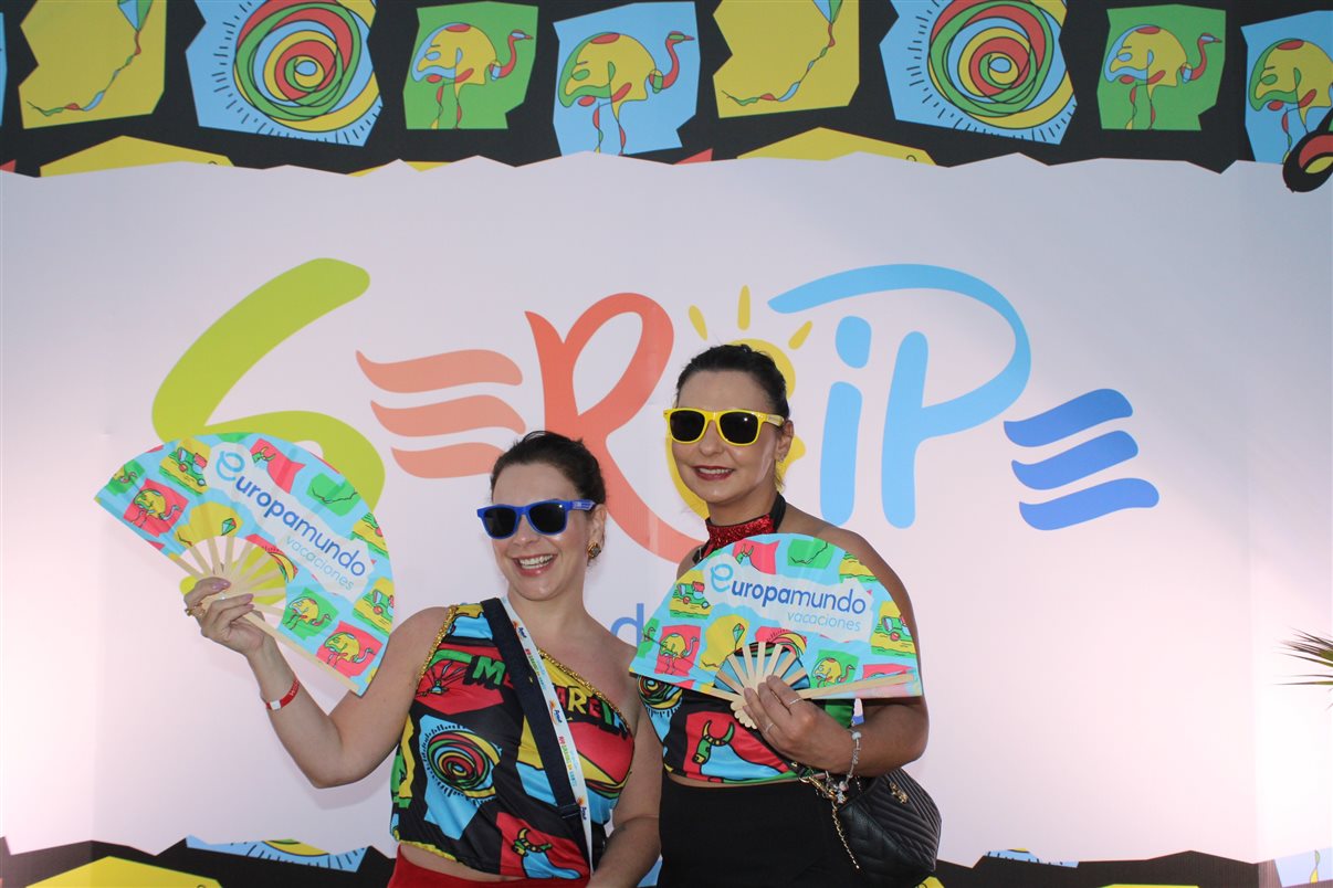 Diego Soares e Marcos Bizzotto, da Frt, Daniela Mesquita, da Secretaria de Turismo de Sergipe, Sergio Oliveira, da TopTur, e Kaio Ramon, da Secretaria de Turismo de Sergipe