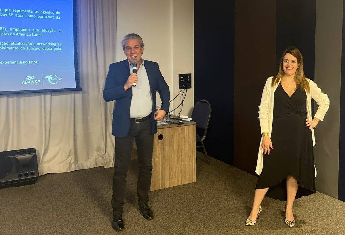 Fernando Santos, vice-presidente da associação, e Juliana Assumpção, diretora executiva, em um dos eventos da semana