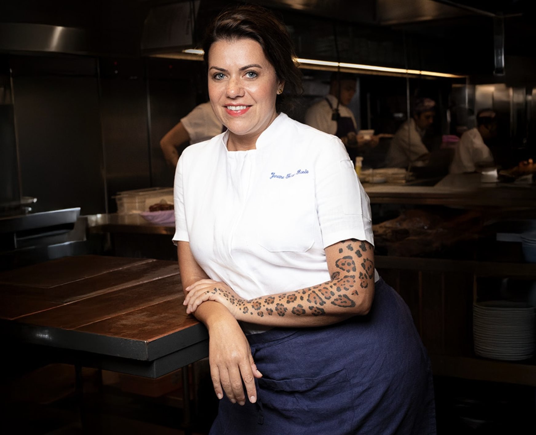 Chef Janaína Torres, proprietária e gestora de estabelecimentos em São Paulo como o Bar da Dona Onça, o Hot Pork, a Sorveteria do Centro e o aclamado restaurante A Casa do Porco