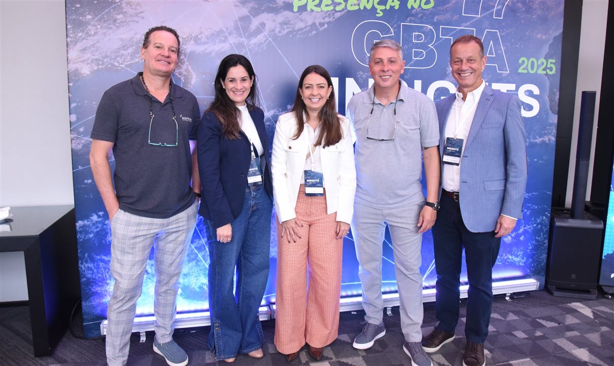 Fernando Vasconcellos, da Kontik, Camila Belinelli e Aline Mafra, da Latam, Alexandre Castro, da Kontik, e Ricardo de Oliveira, da Delta