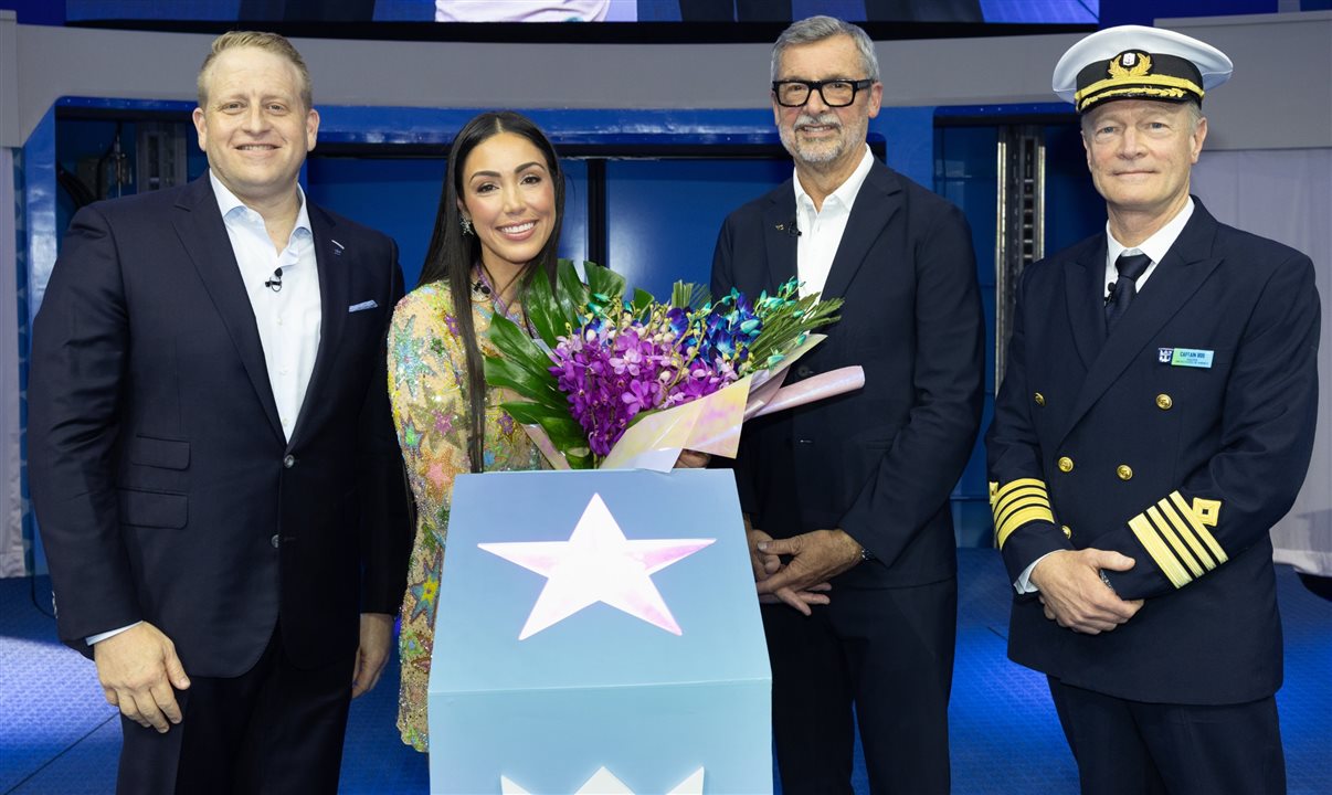 Jason Liberty, presidente e CEO do Royal Caribbean Group, a madrinha do navio, astronauta Kellie Gerardi, Michael Bayley, presidente e CEO da Royal Caribbean, e o capitão do Star of The Seas, Rob Hempstead