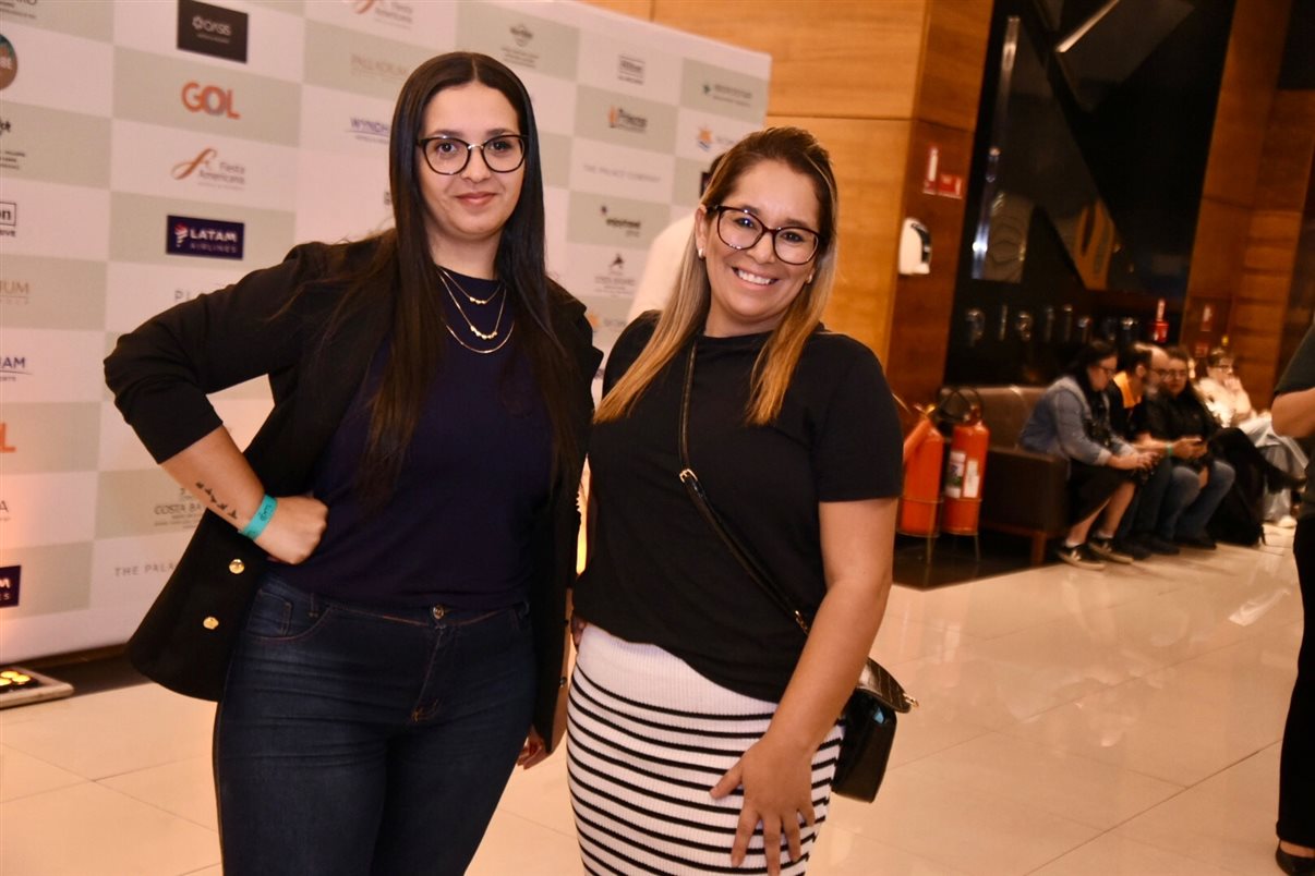 Fernanda Fernandes, da FernanTravels, e Kamile Napoleão, da Rose Travel