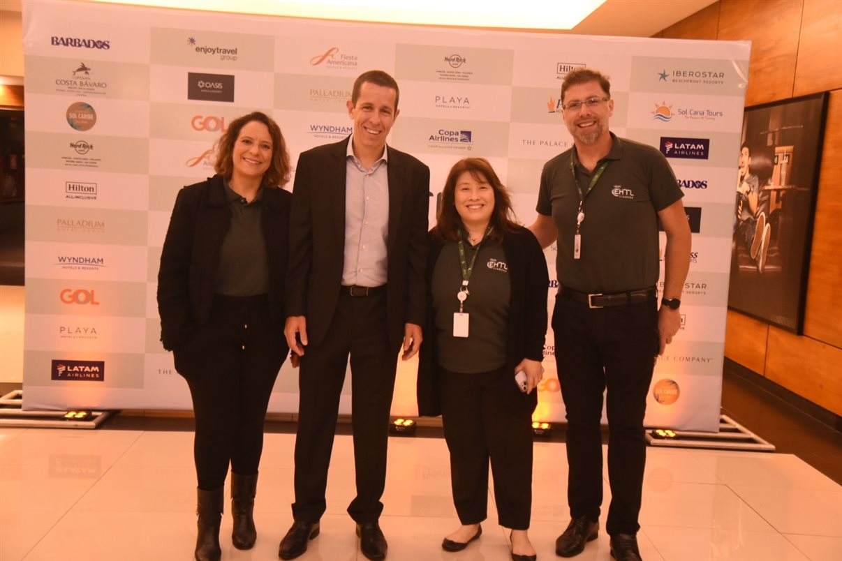Fernanda Fernandes, da FernanTravels, e Kamile Napoleão, da Rose Travel