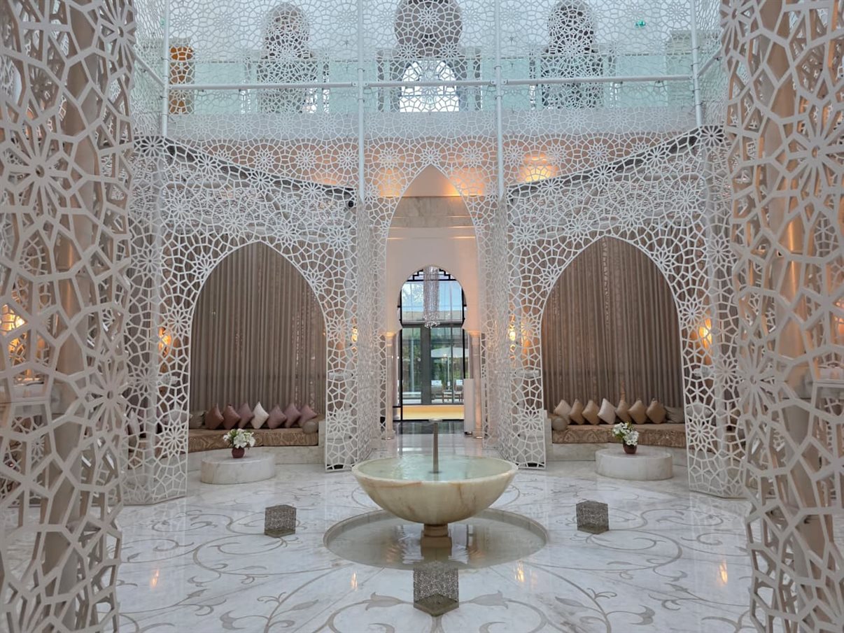 Belo pátio do spa do Royal Mansour Marrakech