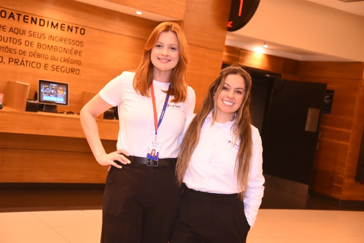 Christina Kler, da Boarding Gate, o personagem Tucalouro e Victor Borgi, da rede  Wyndham