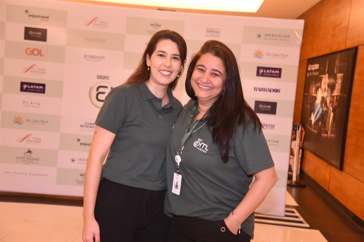 Christina Kler, da Boarding Gate, o personagem Tucalouro e Victor Borgi, da rede  Wyndham