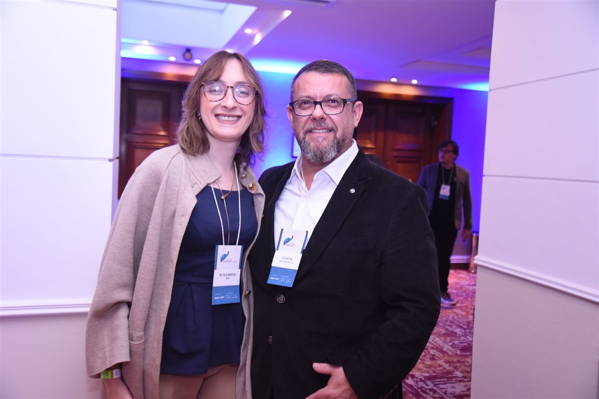 Marcos Fernando Gay, Paula Watanabe e Hugo Souza, da B2B Reservas, ao lado de Edmar Mendoza, da Copastur