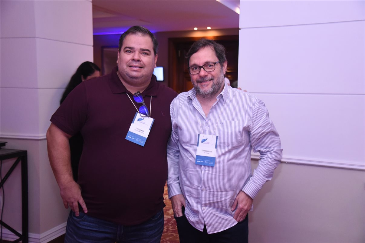 Marcos Fernando Gay, Paula Watanabe e Hugo Souza, da B2B Reservas, ao lado de Edmar Mendoza, da Copastur