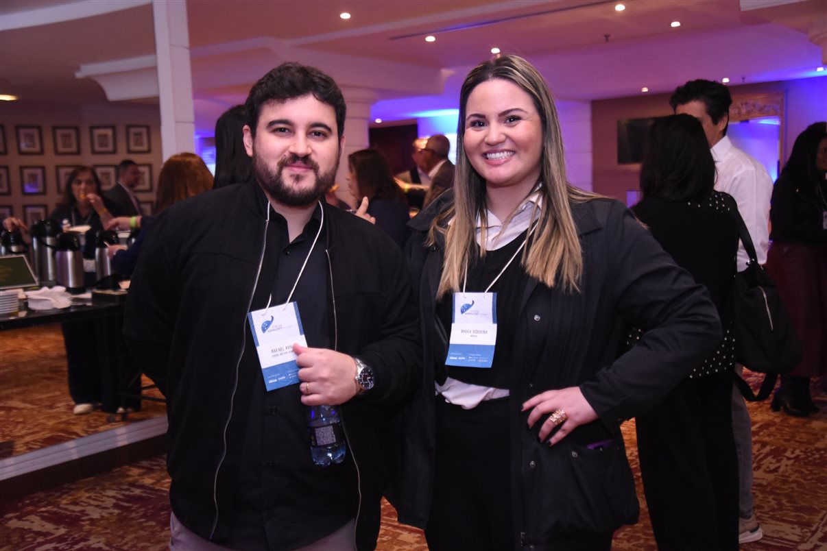 Marcos Fernando Gay, Paula Watanabe e Hugo Souza, da B2B Reservas, ao lado de Edmar Mendoza, da Copastur