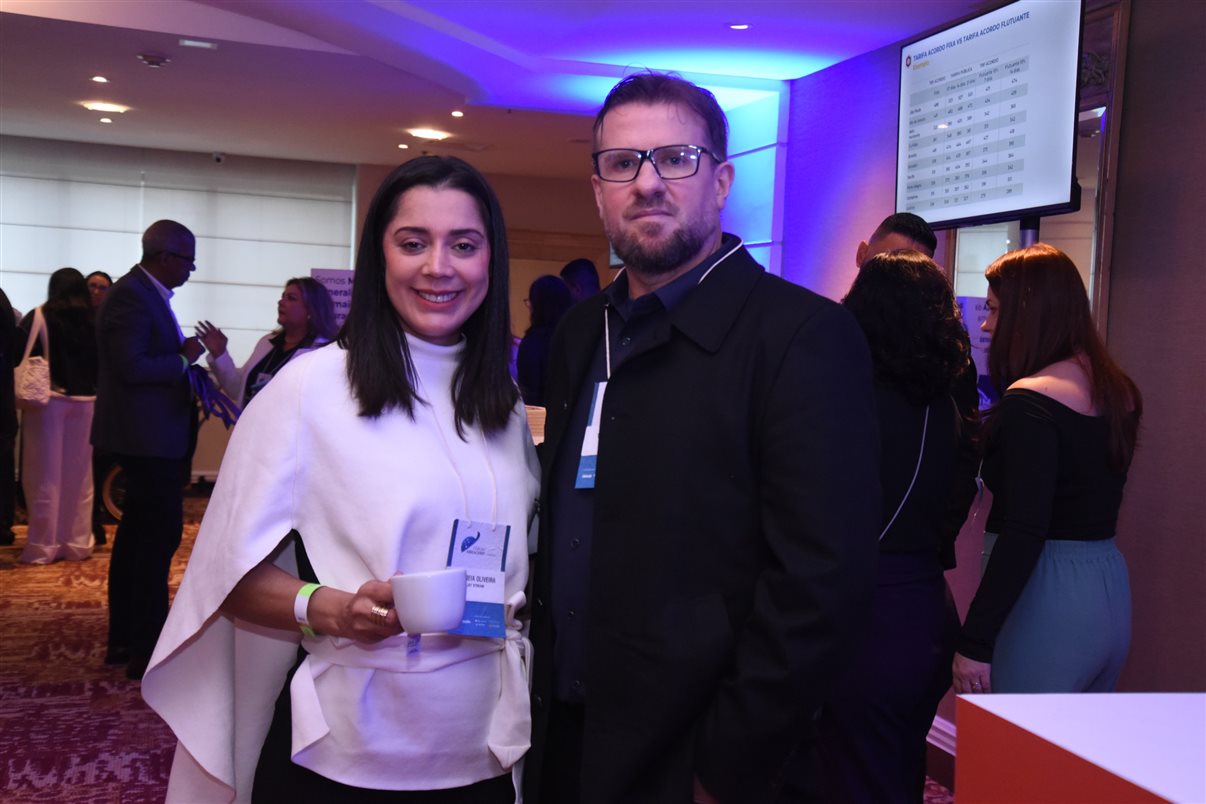 Marcos Fernando Gay, Paula Watanabe e Hugo Souza, da B2B Reservas, ao lado de Edmar Mendoza, da Copastur