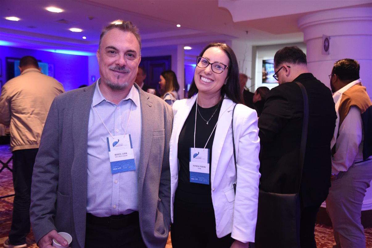 Marcos Fernando Gay, Paula Watanabe e Hugo Souza, da B2B Reservas, ao lado de Edmar Mendoza, da Copastur