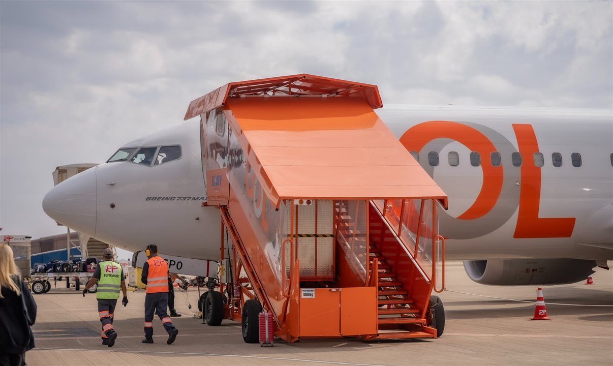A Escada de Acesso com Elevador é composta de degraus e plataforma elevatória para uso simultâneo
