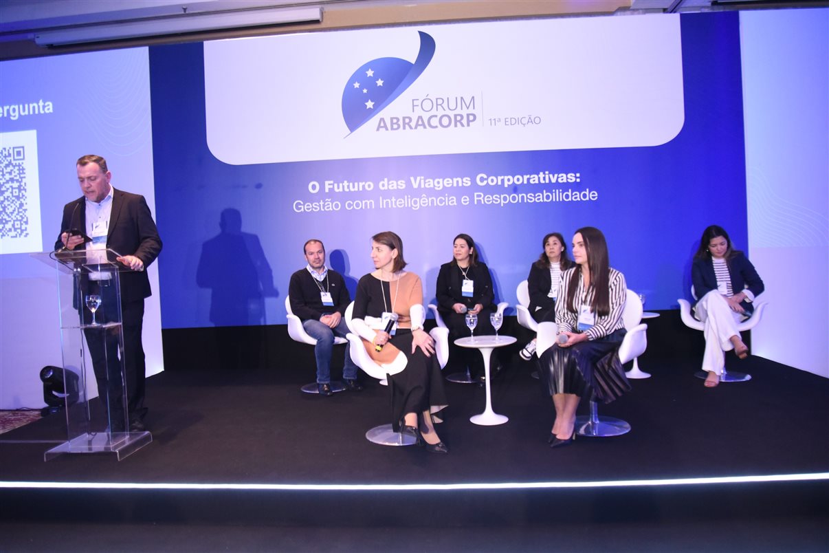 Artur Andrade, da PANROTAS, Camila Belinelli, da Latam, Daniel Bicudo, da Azul, e Danillo Barbizan, da Gol