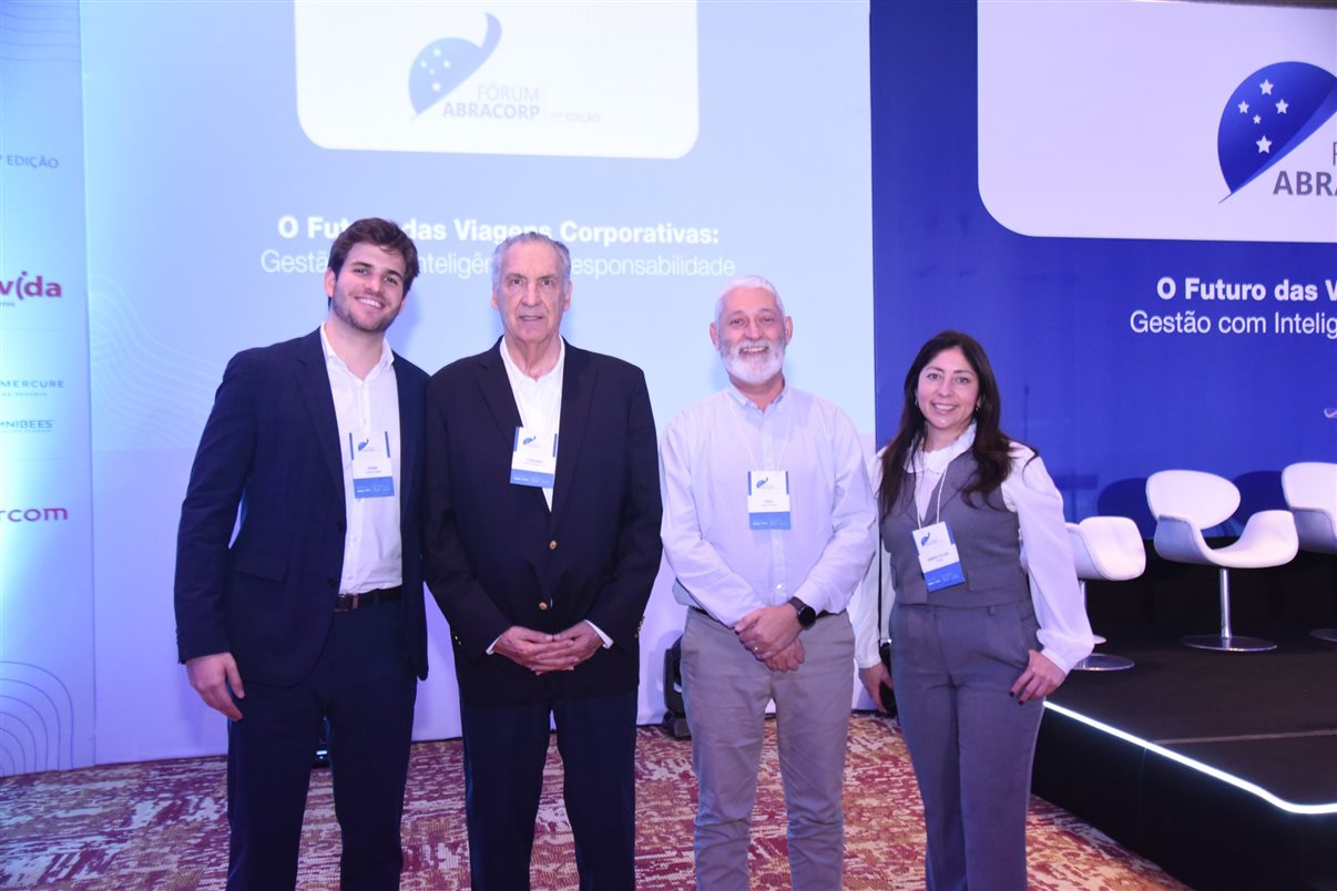 Artur Andrade, da PANROTAS, Camila Belinelli, da Latam, Daniel Bicudo, da Azul, e Danillo Barbizan, da Gol