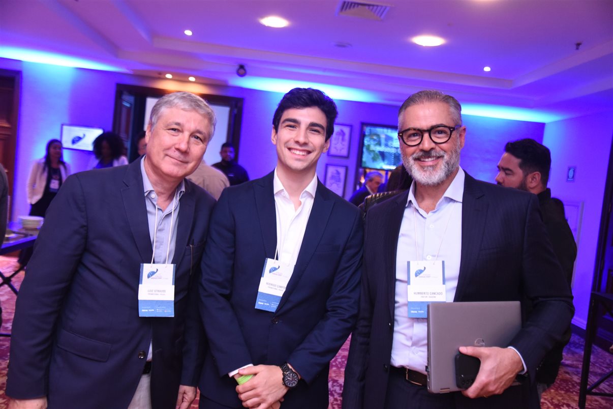 Artur Andrade, da PANROTAS, Camila Belinelli, da Latam, Daniel Bicudo, da Azul, e Danillo Barbizan, da Gol