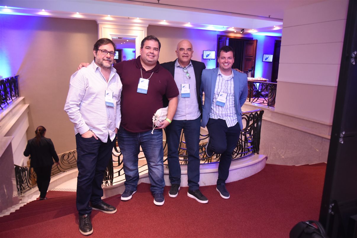Artur Andrade, da PANROTAS, Camila Belinelli, da Latam, Daniel Bicudo, da Azul, e Danillo Barbizan, da Gol