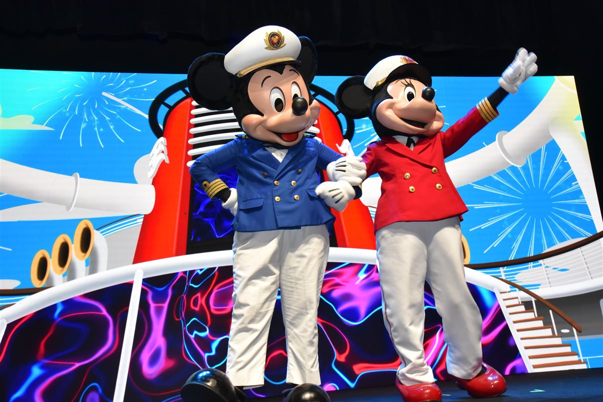 Personagens Disney fazem a festa no Copacabana Palace para agentes de viagens e operadores