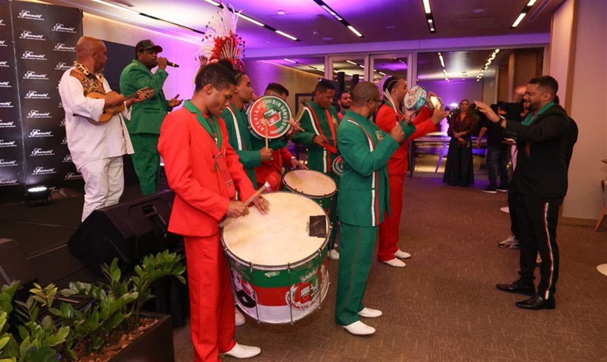 Encontro contou ainda com a bateria da escola de samba Grande Rio
