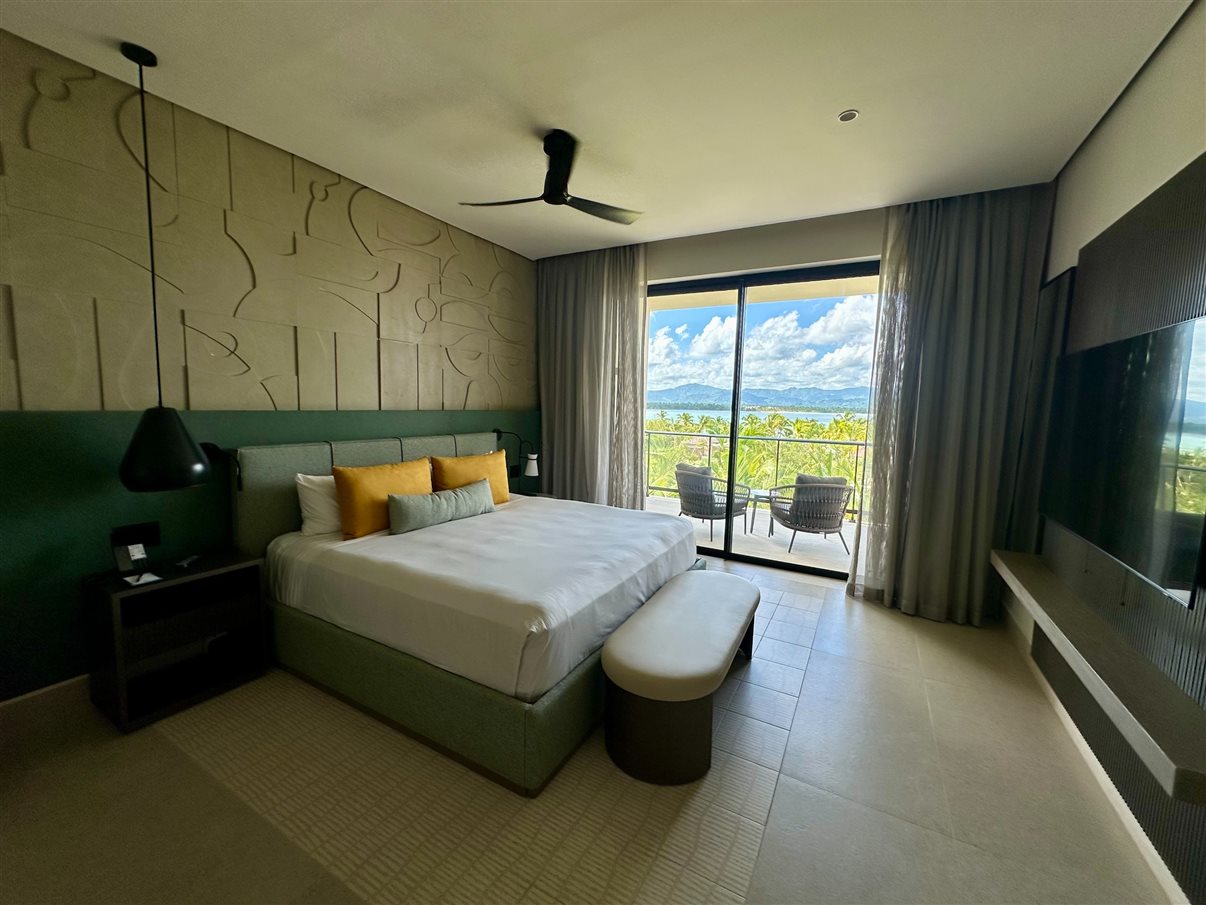 Suíte com vista para o mar do hotel.