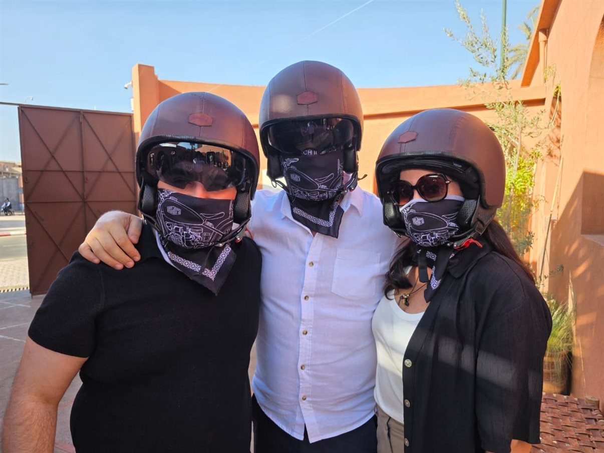 Andrea Cabello, da A.Travel, e Maurice Padovani, da Primetour, preparados para um passeio de sidecar