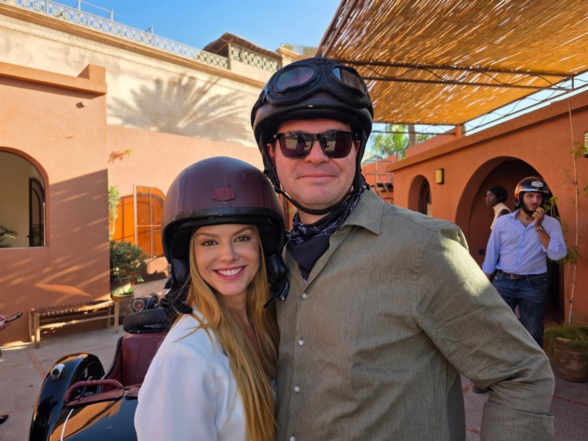 Andrea Cabello, da A.Travel, e Maurice Padovani, da Primetour, preparados para um passeio de sidecar
