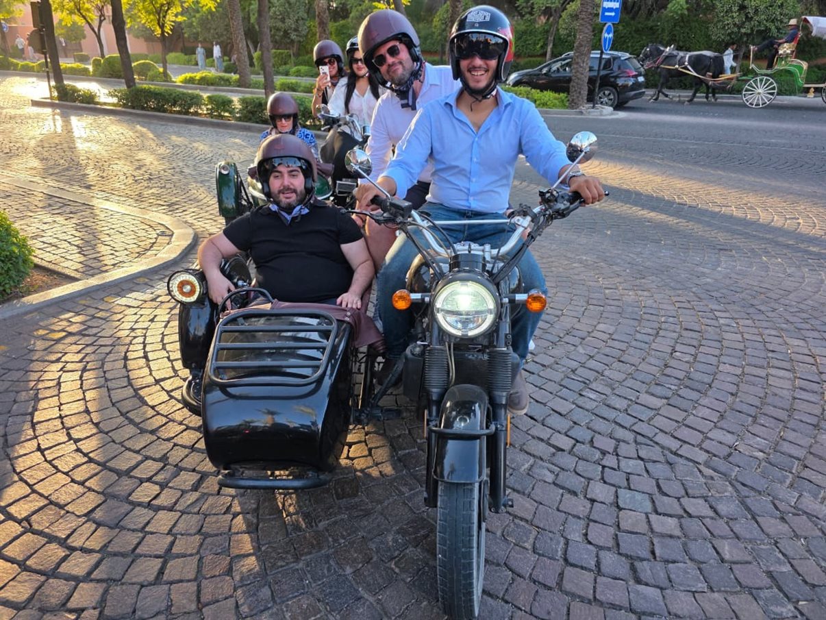 Andrea Cabello, da A.Travel, e Maurice Padovani, da Primetour, preparados para um passeio de sidecar