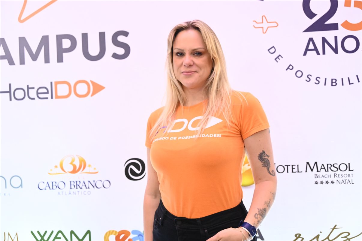 Marcio Nogueira, da HotelDO, entre Juliana Fonseca, da Viaje com a Luh, e Cristiane Balheiros, da CXB Turismo