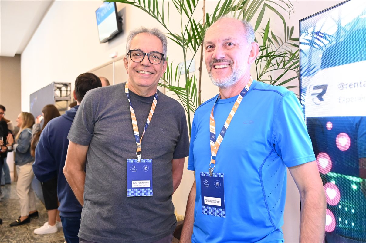 Marcio Nogueira, da HotelDO, entre Juliana Fonseca, da Viaje com a Luh, e Cristiane Balheiros, da CXB Turismo