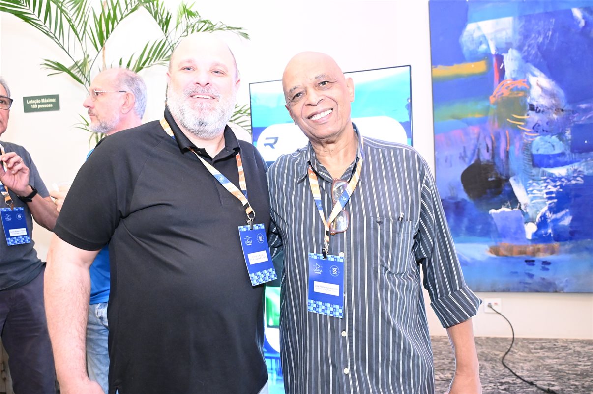 Marcio Nogueira, da HotelDO, entre Juliana Fonseca, da Viaje com a Luh, e Cristiane Balheiros, da CXB Turismo