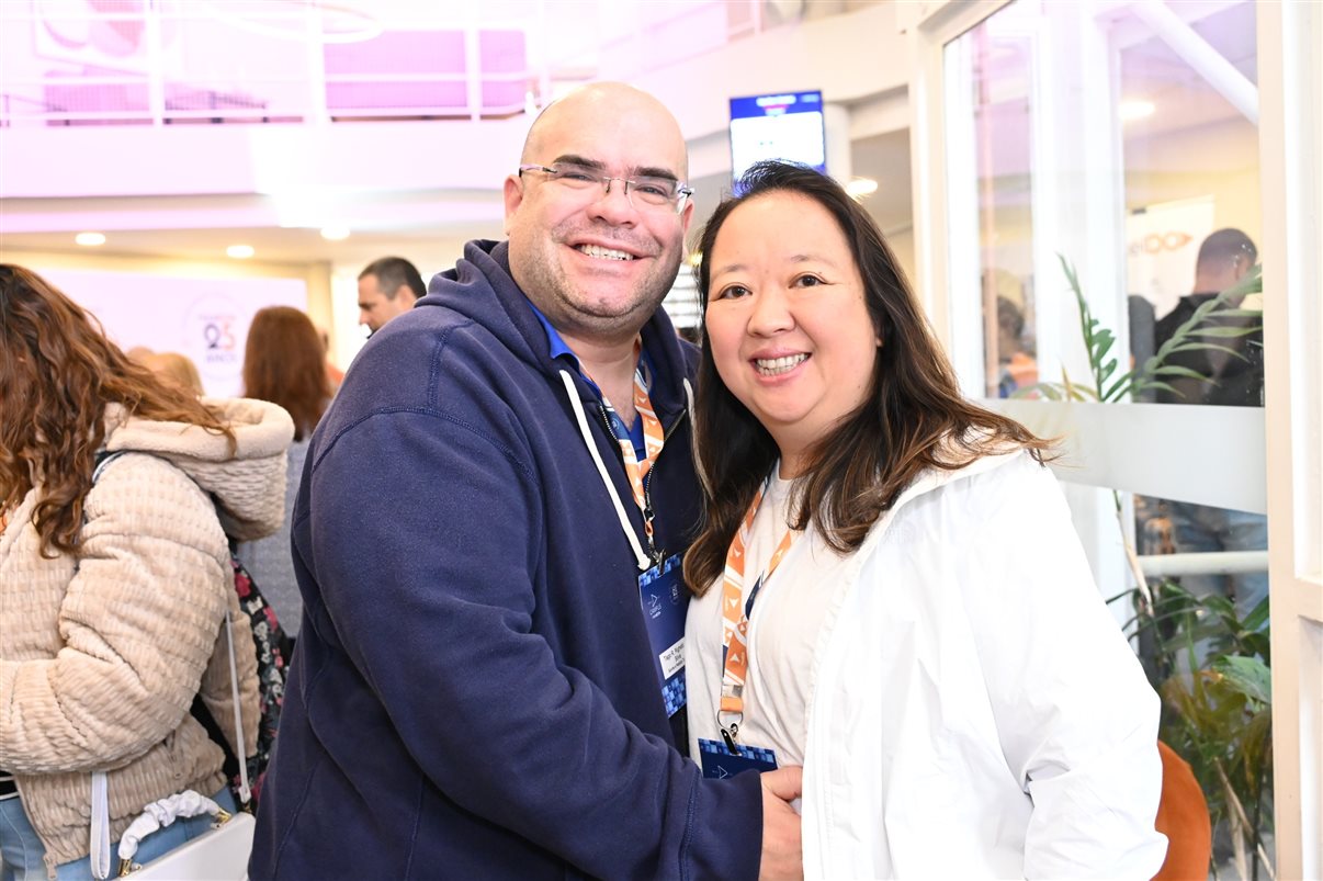 Marcio Nogueira, da HotelDO, entre Juliana Fonseca, da Viaje com a Luh, e Cristiane Balheiros, da CXB Turismo