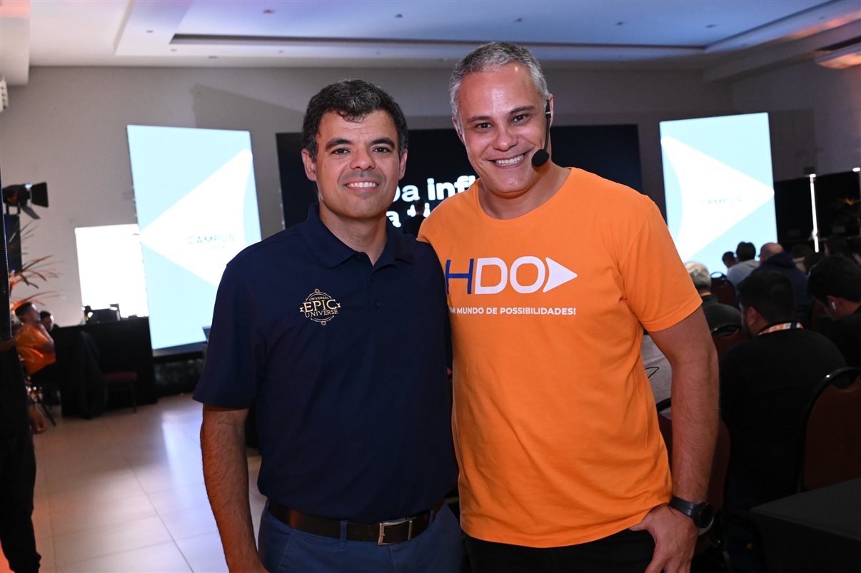 Beto Lucchese, da Viajando com Beto Lucchese, e Caio Mudalen, da DDMO (Dicas de Miami e Orlando)