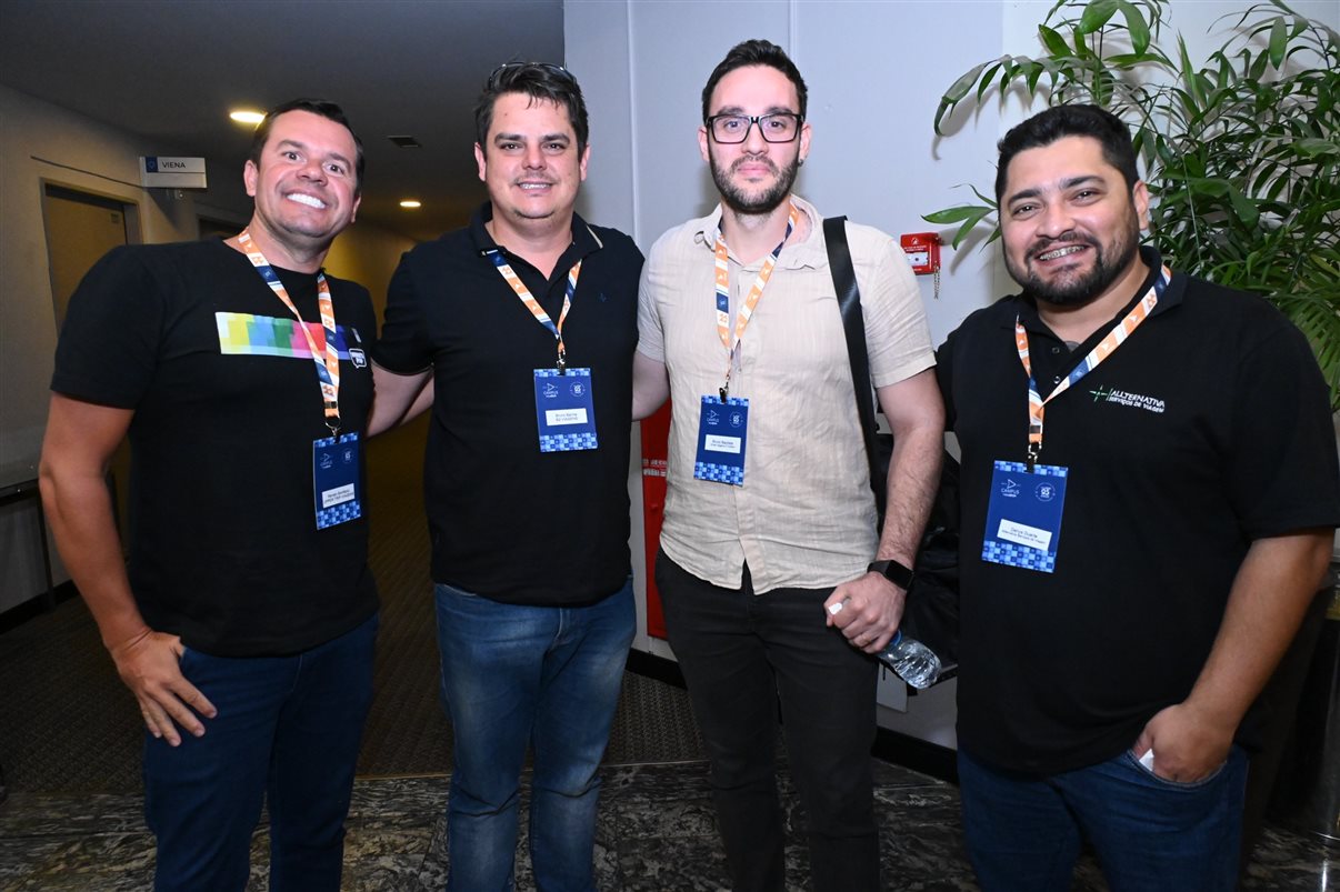 Beto Lucchese, da Viajando com Beto Lucchese, e Caio Mudalen, da DDMO (Dicas de Miami e Orlando)