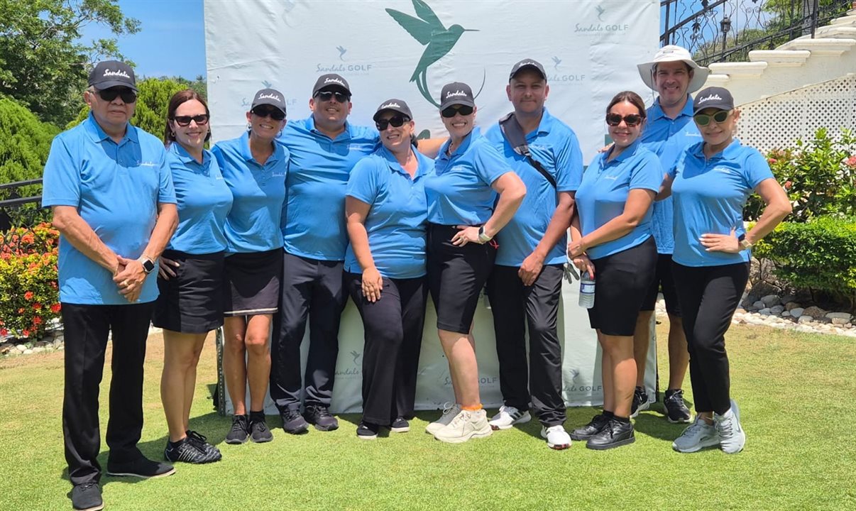 Alfredo Quintero (do México), Renata Salina (do Brasil), Joyce Grossman (do Chile), Giancarlos Cuadros, Lia Constante (do Brasil), Arlenes Garcia, José Rojas, Betzabeth Flores (da Argentina), Isbert Bermudez e Blanca Sánchez (do Panamá)
