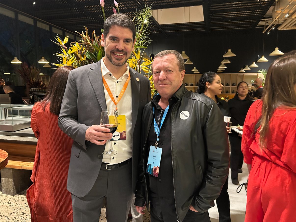 Tati, da Mercatur, entre Sidney Alonso e Jeverson Zanini, da Avant Garde