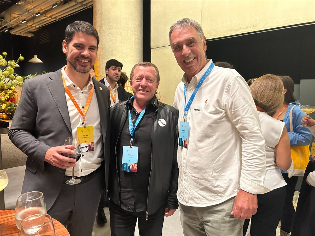 Tati, da Mercatur, entre Sidney Alonso e Jeverson Zanini, da Avant Garde